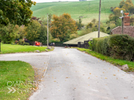 AK021025-84 - Alan King Stable Visit